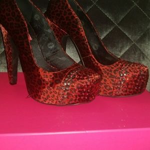 Betsey Johnson pumps